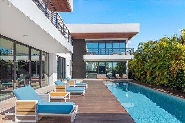 3 of 51 - 3462 Ne 171st St, North Miami Beach, FL