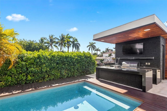 4 of 51 - 3462 Ne 171st St, North Miami Beach, FL