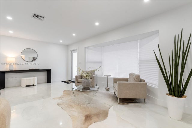 1 of 32 - 2964 Ne 36th St, Lighthouse Point, FL