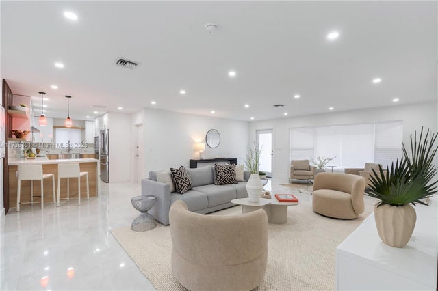 2964 Ne 36th St, Lighthouse Point