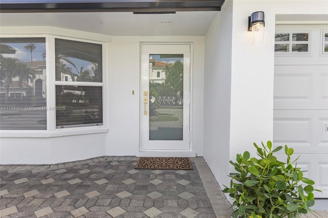 4 of 32 - 2964 Ne 36th St, Lighthouse Point, FL