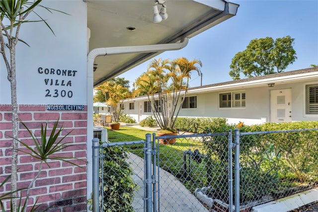 1 of 32 - 2300 Jackson St 10, Hollywood, FL
