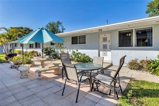 3 of 32 - 2300 Jackson St 10, Hollywood, FL