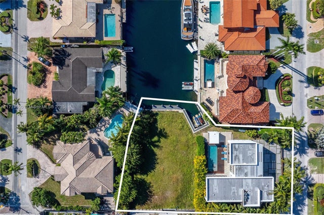 2 of 38 - 17050 Ne 35th Ave, North Miami Beach, FL