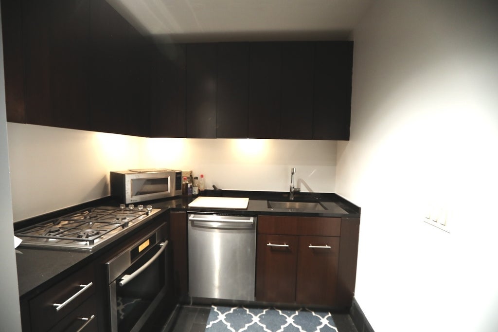 4 of 23 - 40 Broad St. 15e, New York City, NY