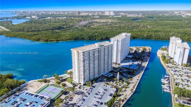 4 of 35 - 300 Bayview Dr 1112, Sunny Isles Beach, FL