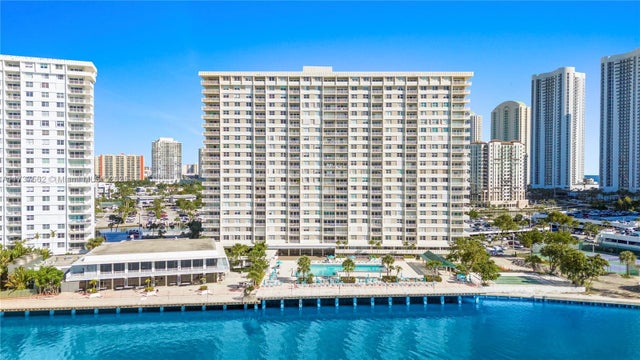 5 of 35 - 300 Bayview Dr 1112, Sunny Isles Beach, FL