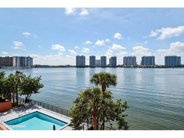 3 of 27 - 17878 N Bay Rd 307, Sunny Isles Beach, FL