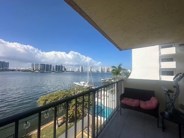 5 of 27 - 17878 N Bay Rd 307, Sunny Isles Beach, FL