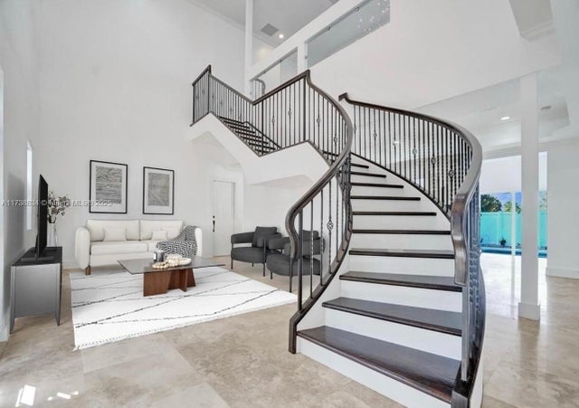 3 of 11 - 2319 Ne 35th Dr, Fort Lauderdale, FL