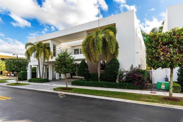 3 of 36 - 10220 Nw 74th Ter, Doral, FL