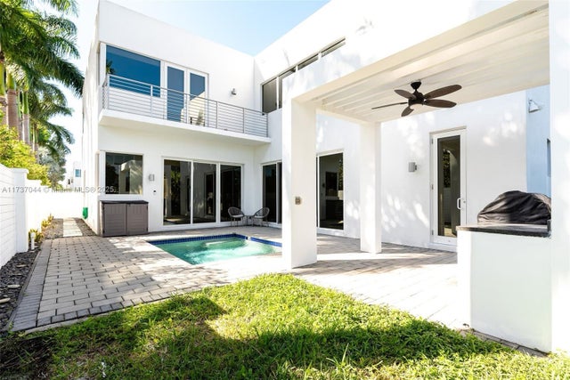 4 of 36 - 10220 Nw 74th Ter, Doral, FL
