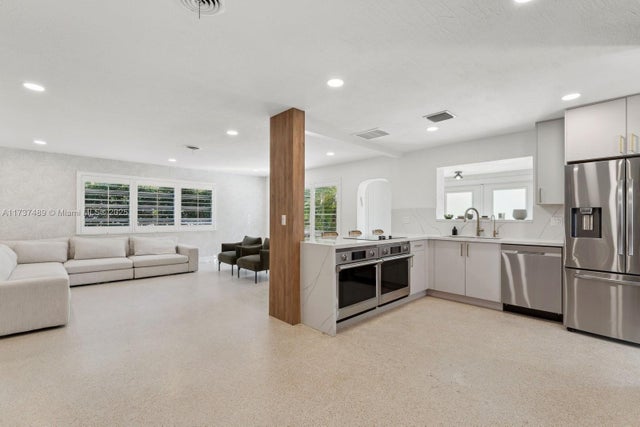 1 of 67 - 951 Buchanan St, Hollywood, FL