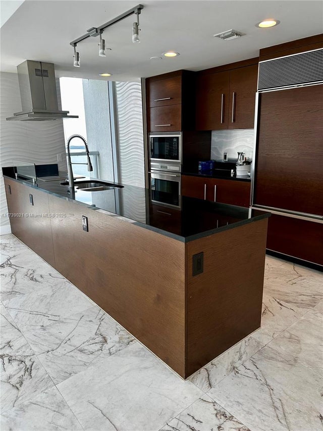 5 of 9 - 485 Brickell Ave 4402, Miami, FL