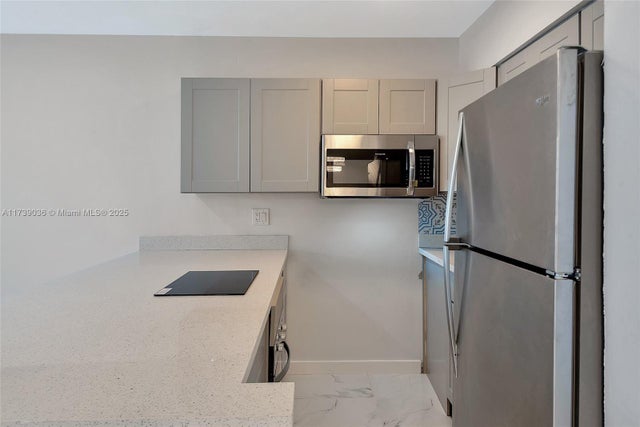 4 of 20 - 820 Sw 11th Ave 14b, Hallandale Beach, FL