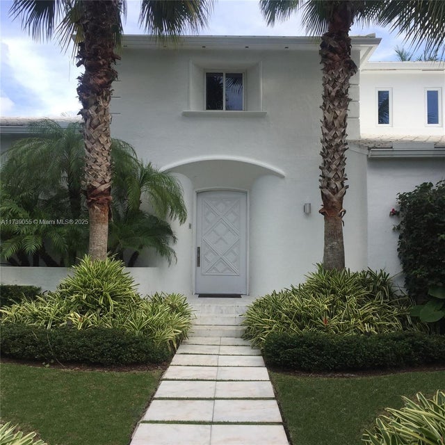 4 of 16 - 5763 N Bay Rd, Miami Beach, FL