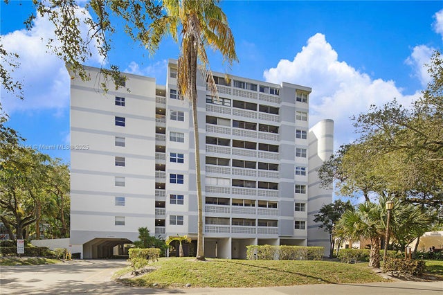 1 of 32 - 3301 Spanish Moss Ter 904, Lauderhill, FL