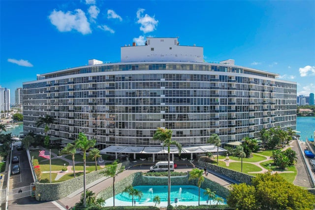 3 of 31 - 900 Bay Dr 708, Miami Beach, FL