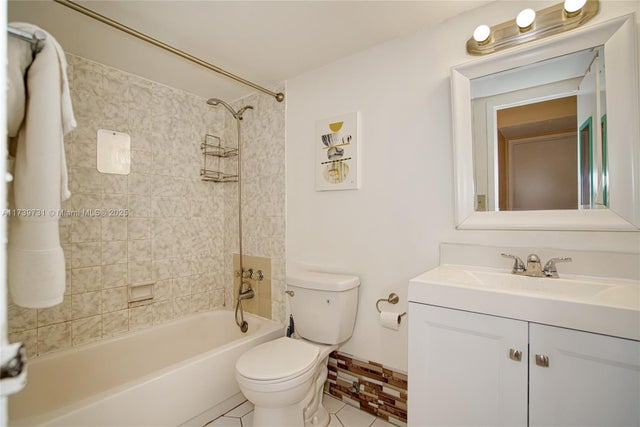 4 of 20 - 16851 Ne 23rd Ave A319, North Miami Beach, FL