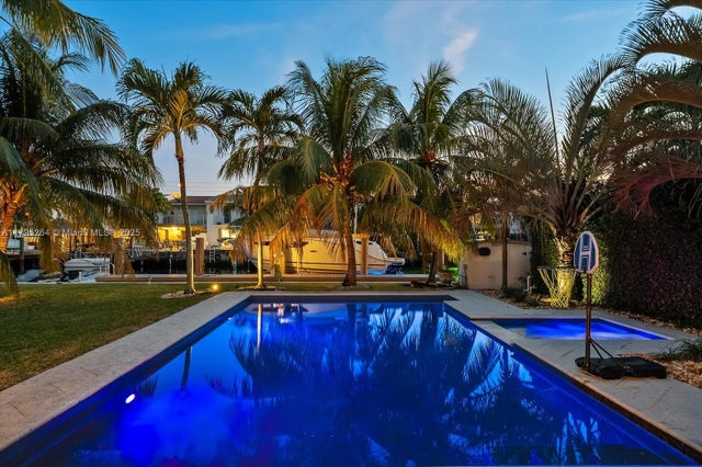 2 of 26 - 2104 Ne 124th St, North Miami, FL