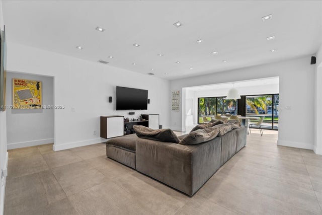 4 of 26 - 2104 Ne 124th St, North Miami, FL