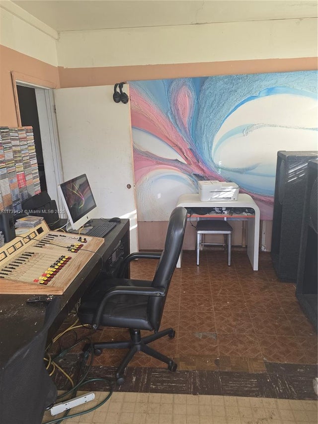 5 of 16 - 16916 Nw 17th Ave, Miami Gardens, FL