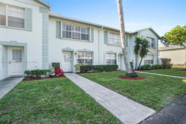 2 of 39 - 3700 Savoy Ln F, West Palm Beach, FL