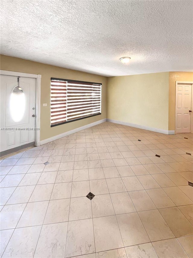 3 of 12 - 800 Nw 176th Ter, Miami Gardens, FL
