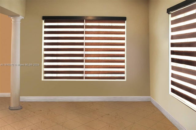 4 of 12 - 800 Nw 176th Ter, Miami Gardens, FL
