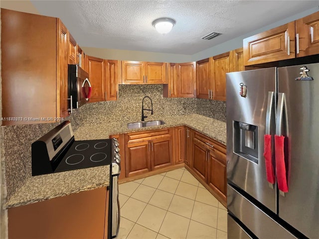 5 of 12 - 800 Nw 176th Ter, Miami Gardens, FL