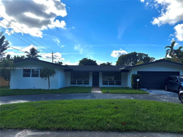 1 of 4 - 861 N Bel Air Dr, Plantation, FL