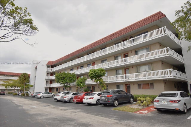 1 of 18 - 3571 Inverrary Dr 401, Lauderhill, FL