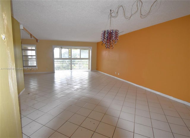 2 of 18 - 3571 Inverrary Dr 401, Lauderhill, FL