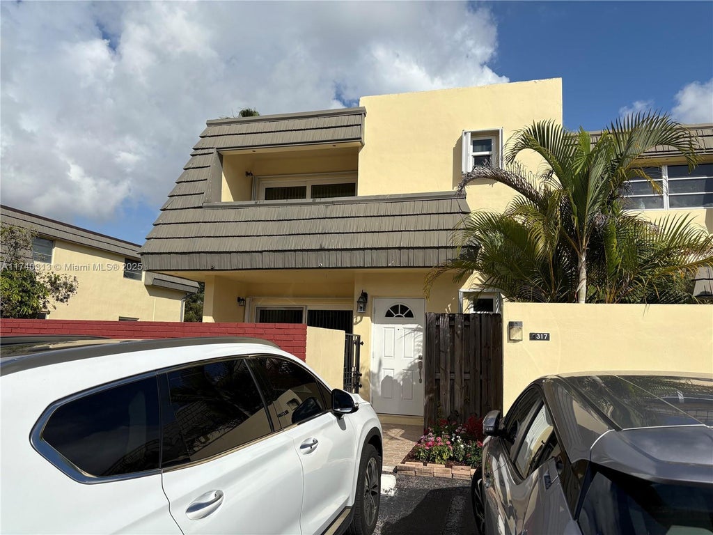8317 Sw 137th Ave 8317, Miami