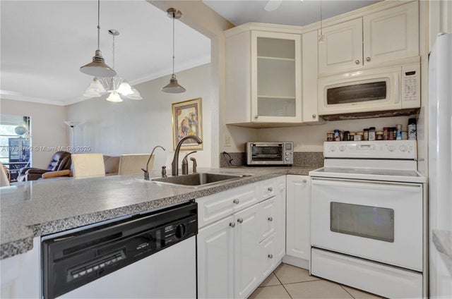 1 of 39 - 5103 Nw 35th St 601, Lauderdale Lakes, FL