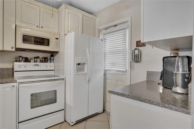 2 of 39 - 5103 Nw 35th St 601, Lauderdale Lakes, FL