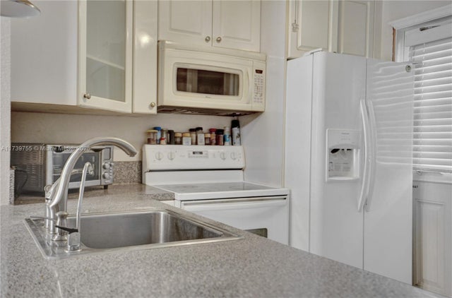 3 of 39 - 5103 Nw 35th St 601, Lauderdale Lakes, FL