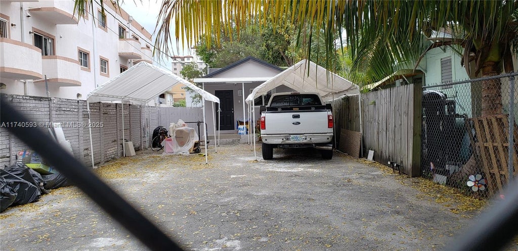 1260 Nw 4th St, Miami