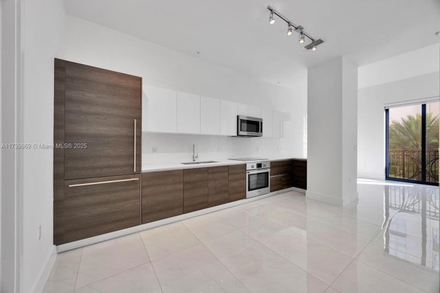 3 of 33 - 301 Altara Ave 201, Coral Gables, FL