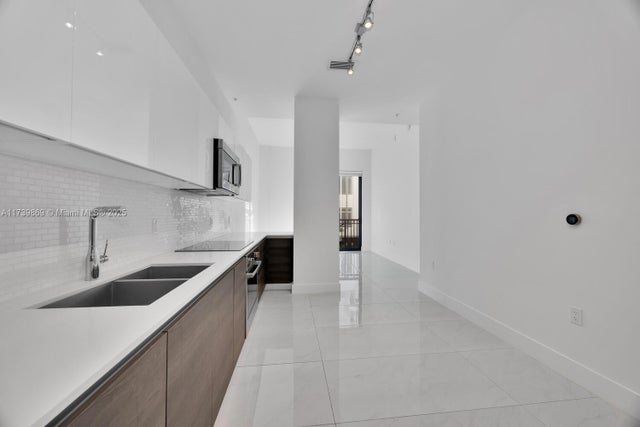 5 of 33 - 301 Altara Ave 201, Coral Gables, FL