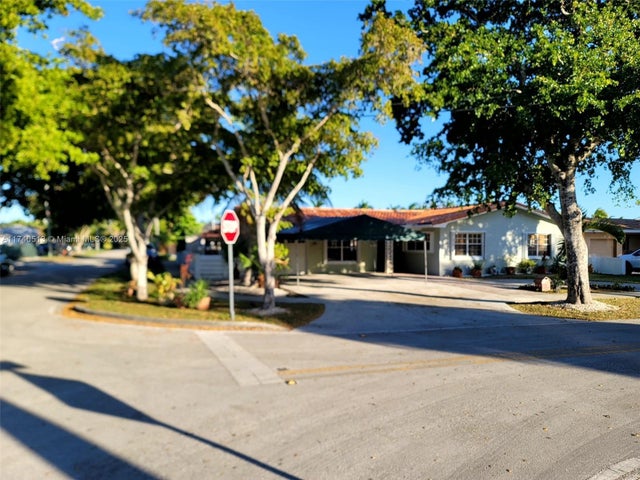 1 of 25 - 12945 Cherry Rd, North Miami, FL