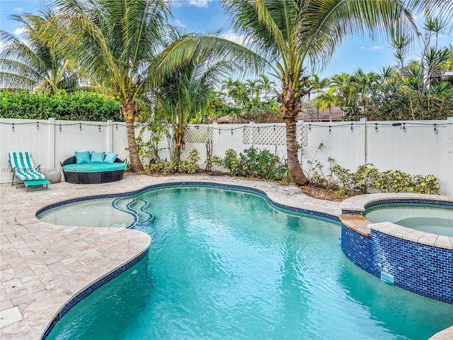 1 of 24 - 1631 N Andrews Sq, Fort Lauderdale, FL