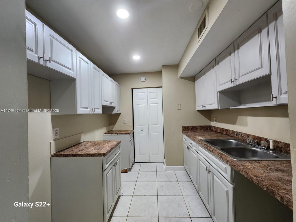 2824 Nw 55th Ave 1b, Lauderhill