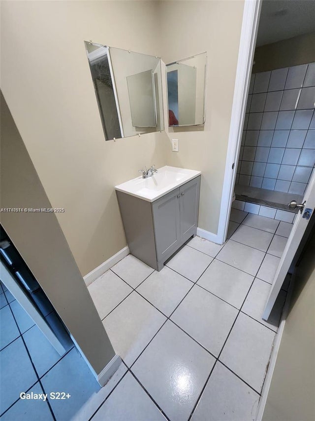 4 of 5 - 2824 Nw 55th Ave 1b, Lauderhill, FL