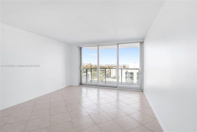 3 of 12 - 1000 West Ave 1008, Miami Beach, FL