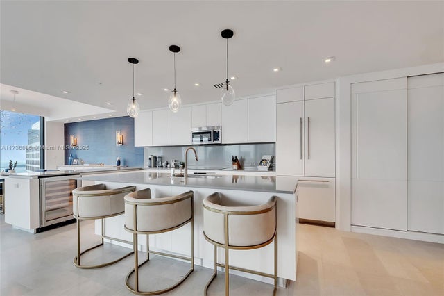 4 of 45 - 68 Se 6th St 3911, Miami, FL