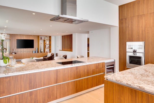 3 of 32 - 175 Se 25 Rd 2802, Miami, FL
