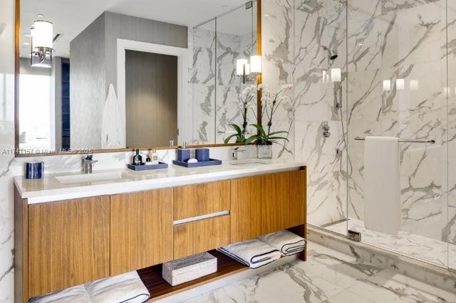 4 of 32 - 175 Se 25 Rd 2802, Miami, FL
