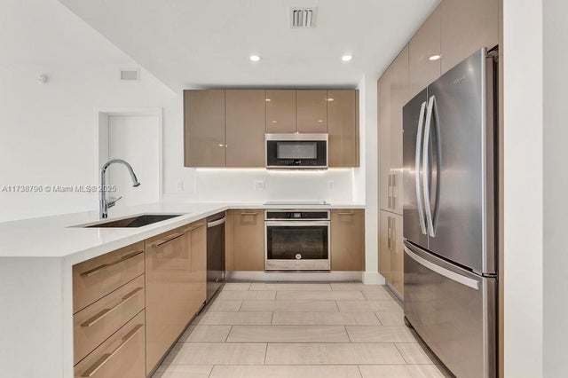 5 of 43 - 2000 Metropica Way 2307, Sunrise, FL