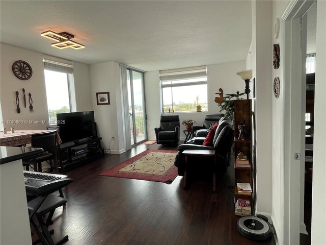 1 of 17 - 140 S Dixie Hwy 501, Hollywood, FL